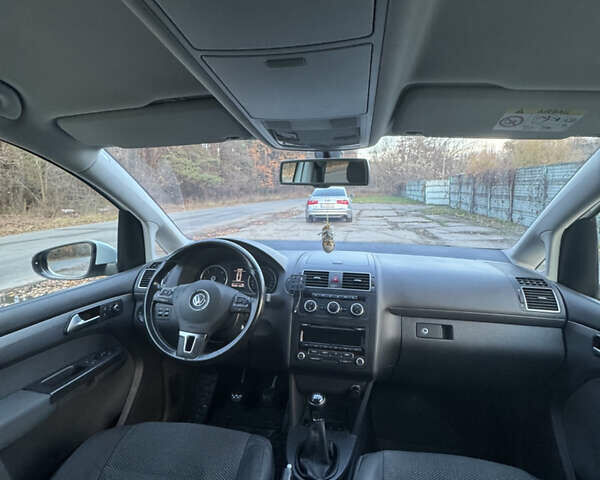 Білий Фольксваген Туран, об'ємом двигуна 1.97 л та пробігом 194 тис. км за 12000 $, фото 22 на Automoto.ua