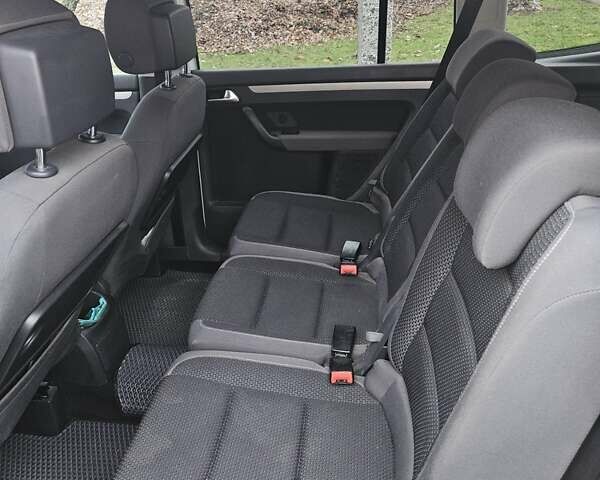 Белый Фольксваген Туран, объемом двигателя 1.97 л и пробегом 232 тыс. км за 13300 $, фото 1 на Automoto.ua