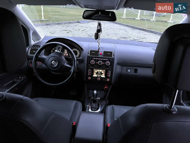 Белый Фольксваген Туран, объемом двигателя 1.97 л и пробегом 240 тыс. км за 13800 $, фото 6 на Automoto.ua