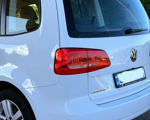 Белый Фольксваген Туран, объемом двигателя 1.6 л и пробегом 104 тыс. км за 15500 $, фото 19 на Automoto.ua