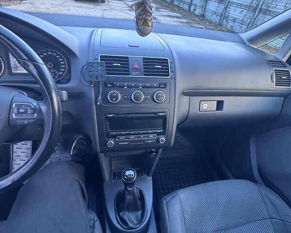 Білий Фольксваген Туран, об'ємом двигуна 1.97 л та пробігом 194 тис. км за 12000 $, фото 14 на Automoto.ua