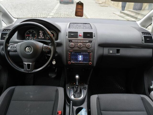 Белый Фольксваген Туран, объемом двигателя 0 л и пробегом 277 тыс. км за 5750 $, фото 3 на Automoto.ua