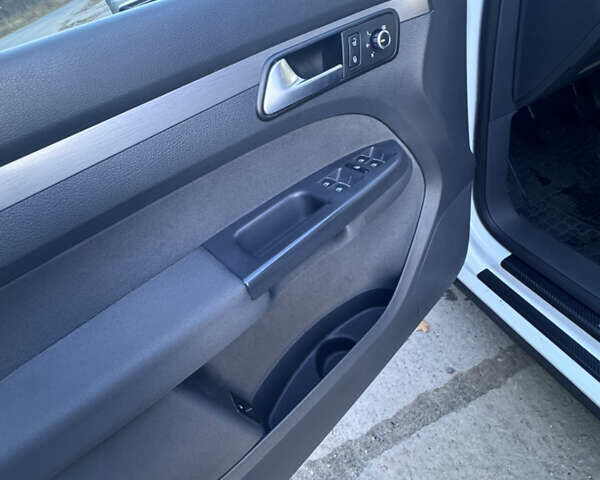 Білий Фольксваген Туран, об'ємом двигуна 1.97 л та пробігом 194 тис. км за 12000 $, фото 30 на Automoto.ua