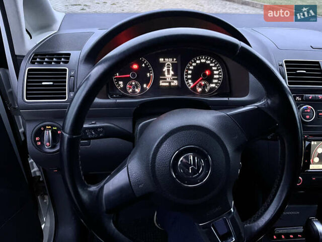 Белый Фольксваген Туран, объемом двигателя 1.97 л и пробегом 240 тыс. км за 13800 $, фото 7 на Automoto.ua