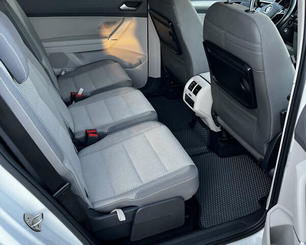 Белый Фольксваген Туран, объемом двигателя 1.97 л и пробегом 268 тыс. км за 14300 $, фото 30 на Automoto.ua