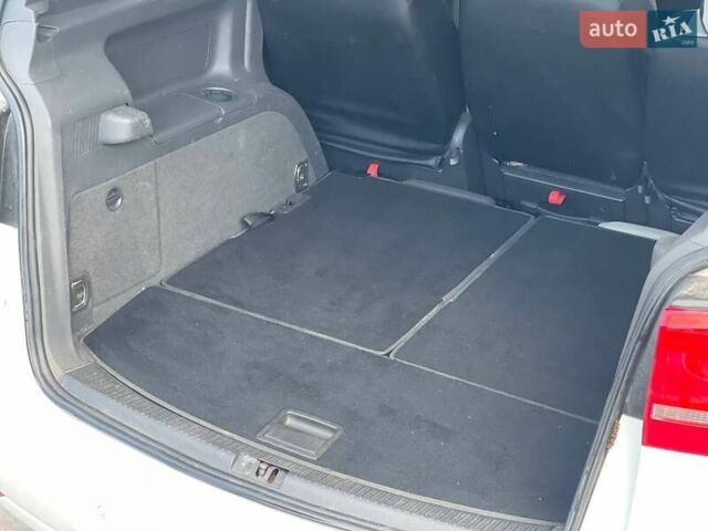 Белый Фольксваген Туран, объемом двигателя 1.6 л и пробегом 175 тыс. км за 13500 $, фото 4 на Automoto.ua