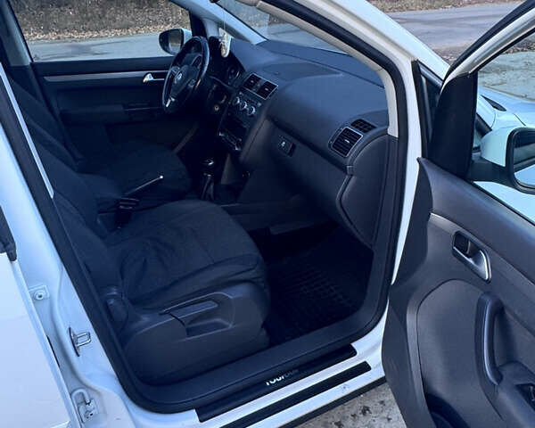 Білий Фольксваген Туран, об'ємом двигуна 1.97 л та пробігом 194 тис. км за 12000 $, фото 20 на Automoto.ua