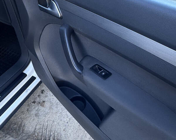 Білий Фольксваген Туран, об'ємом двигуна 1.97 л та пробігом 194 тис. км за 12000 $, фото 21 на Automoto.ua