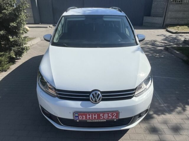 Белый Фольксваген Туран, объемом двигателя 1.6 л и пробегом 240 тыс. км за 12950 $, фото 1 на Automoto.ua