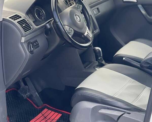 Белый Фольксваген Туран, объемом двигателя 1.6 л и пробегом 175 тыс. км за 13500 $, фото 6 на Automoto.ua