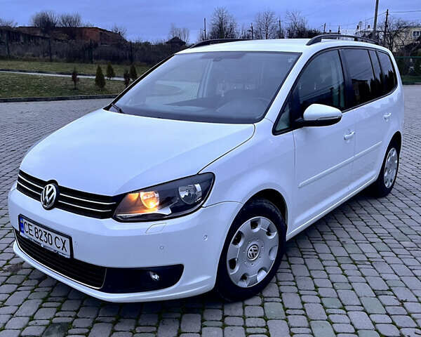 Белый Фольксваген Туран, объемом двигателя 1.97 л и пробегом 240 тыс. км за 13800 $, фото 1 на Automoto.ua