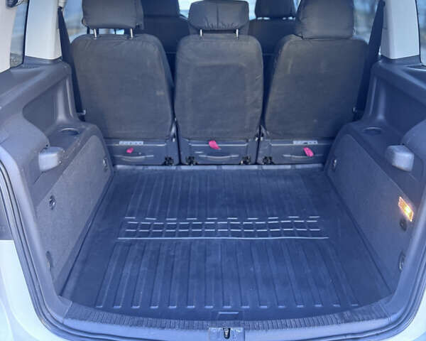 Білий Фольксваген Туран, об'ємом двигуна 1.97 л та пробігом 194 тис. км за 12000 $, фото 7 на Automoto.ua