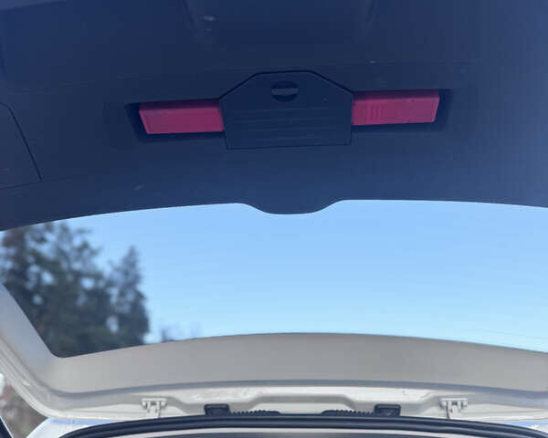 Білий Фольксваген Туран, об'ємом двигуна 1.97 л та пробігом 194 тис. км за 12000 $, фото 11 на Automoto.ua