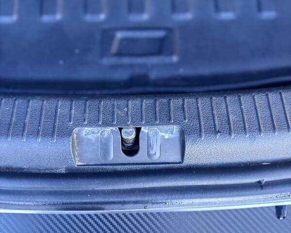 Білий Фольксваген Туран, об'ємом двигуна 1.97 л та пробігом 194 тис. км за 12000 $, фото 8 на Automoto.ua