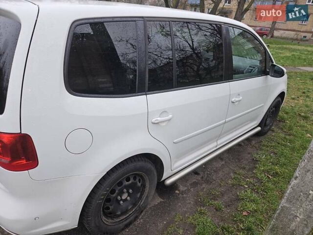 Белый Фольксваген Туран, объемом двигателя 1.97 л и пробегом 232 тыс. км за 13300 $, фото 2 на Automoto.ua