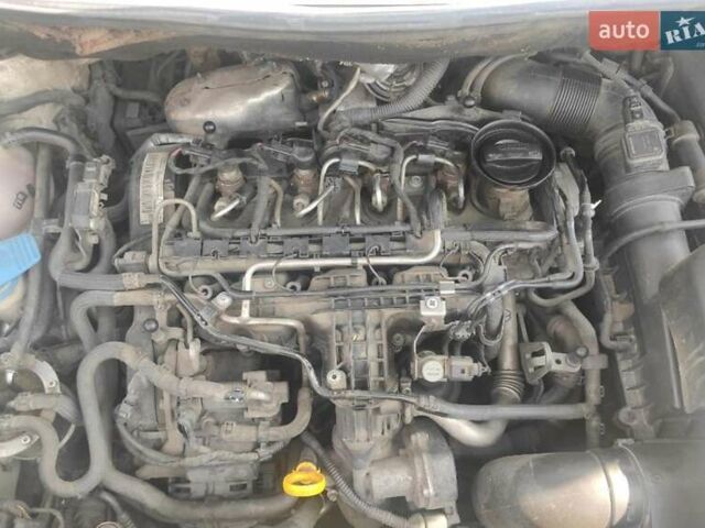 Белый Фольксваген Туран, объемом двигателя 1.6 л и пробегом 370 тыс. км за 11500 $, фото 6 на Automoto.ua