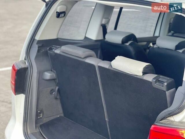 Белый Фольксваген Туран, объемом двигателя 1.6 л и пробегом 175 тыс. км за 13500 $, фото 9 на Automoto.ua