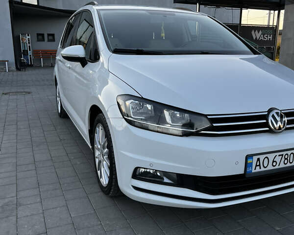 Белый Фольксваген Туран, объемом двигателя 1.97 л и пробегом 268 тыс. км за 14300 $, фото 2 на Automoto.ua