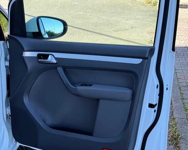 Белый Фольксваген Туран, объемом двигателя 1.6 л и пробегом 104 тыс. км за 15500 $, фото 44 на Automoto.ua