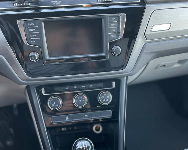 Белый Фольксваген Туран, объемом двигателя 1.97 л и пробегом 268 тыс. км за 14300 $, фото 21 на Automoto.ua