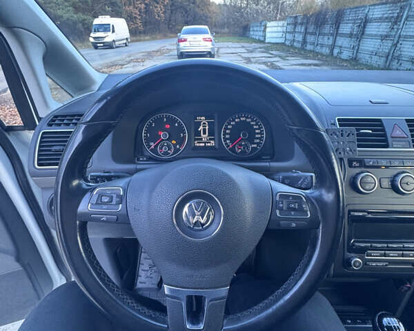 Білий Фольксваген Туран, об'ємом двигуна 1.97 л та пробігом 194 тис. км за 12000 $, фото 37 на Automoto.ua