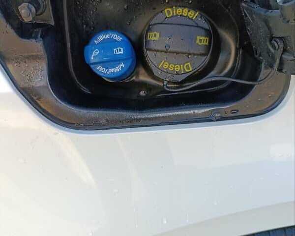 Білий Фольксваген Туран, об'ємом двигуна 1.6 л та пробігом 250 тис. км за 13500 $, фото 18 на Automoto.ua