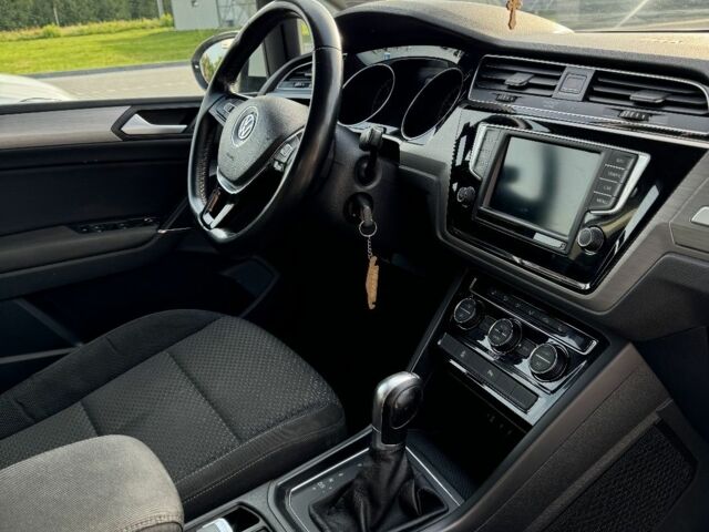 Белый Фольксваген Туран, объемом двигателя 2 л и пробегом 310 тыс. км за 14200 $, фото 8 на Automoto.ua