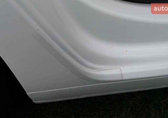 Белый Фольксваген Туран, объемом двигателя 1.97 л и пробегом 313 тыс. км за 13999 $, фото 44 на Automoto.ua