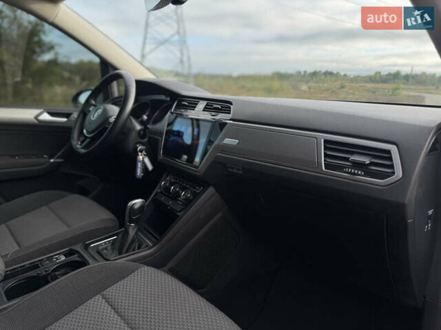 Белый Фольксваген Туран, объемом двигателя 1.97 л и пробегом 199 тыс. км за 15800 $, фото 50 на Automoto.ua