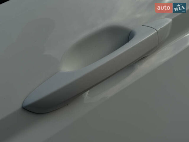 Белый Фольксваген Туран, объемом двигателя 1.97 л и пробегом 199 тыс. км за 15800 $, фото 23 на Automoto.ua