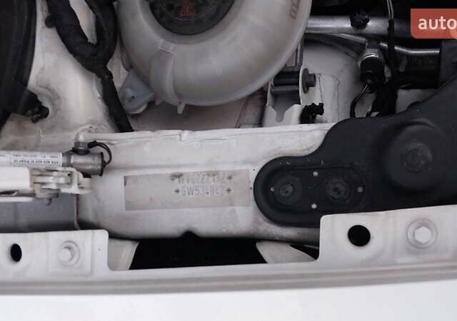 Белый Фольксваген Туран, объемом двигателя 1.97 л и пробегом 313 тыс. км за 13499 $, фото 54 на Automoto.ua