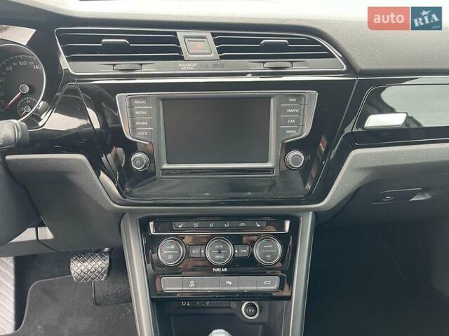 Белый Фольксваген Туран, объемом двигателя 1.4 л и пробегом 159 тыс. км за 15700 $, фото 21 на Automoto.ua