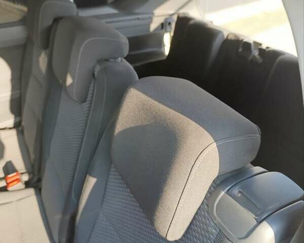 Білий Фольксваген Туран, об'ємом двигуна 1.6 л та пробігом 250 тис. км за 13500 $, фото 2 на Automoto.ua