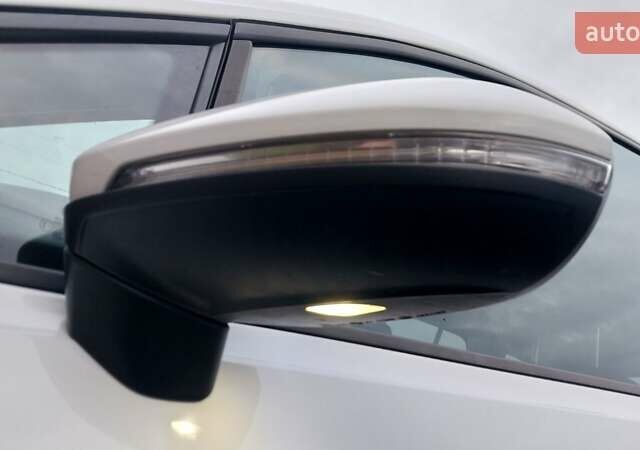 Белый Фольксваген Туран, объемом двигателя 1.97 л и пробегом 313 тыс. км за 13999 $, фото 42 на Automoto.ua