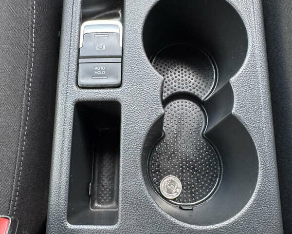 Білий Фольксваген Туран, об'ємом двигуна 2 л та пробігом 265 тис. км за 14700 $, фото 18 на Automoto.ua