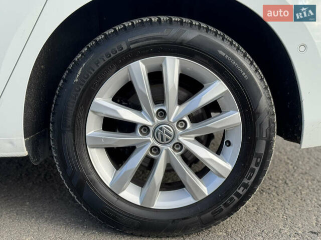 Белый Фольксваген Туран, объемом двигателя 1.97 л и пробегом 199 тыс. км за 15800 $, фото 21 на Automoto.ua