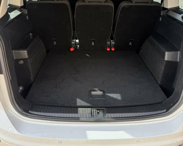 Білий Фольксваген Туран, об'ємом двигуна 2 л та пробігом 265 тис. км за 14700 $, фото 24 на Automoto.ua