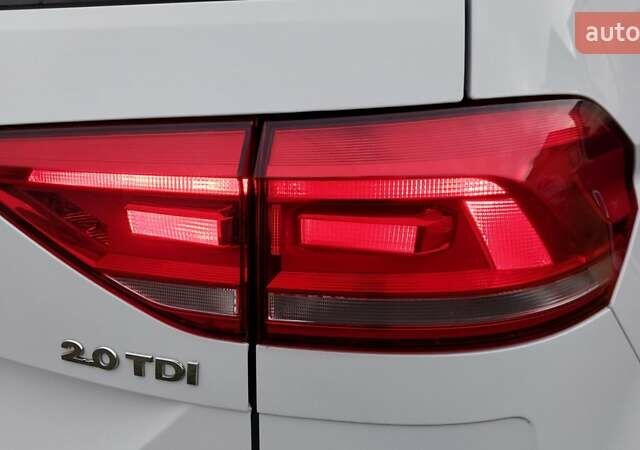 Белый Фольксваген Туран, объемом двигателя 1.97 л и пробегом 313 тыс. км за 13499 $, фото 39 на Automoto.ua