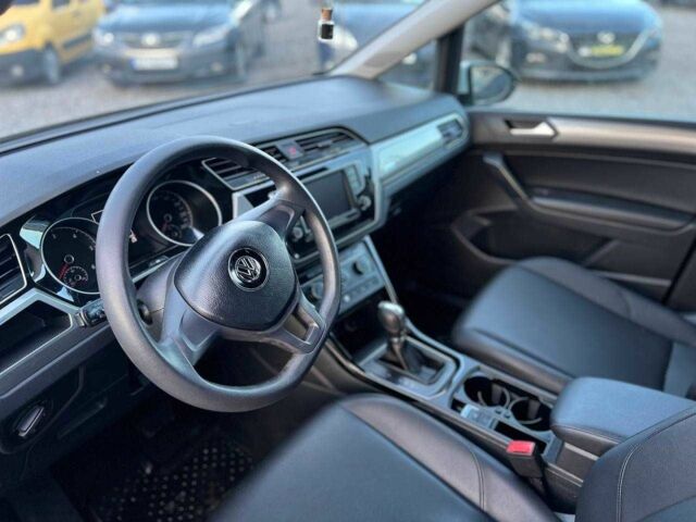 Белый Фольксваген Туран, объемом двигателя 2 л и пробегом 221 тыс. км за 14300 $, фото 6 на Automoto.ua