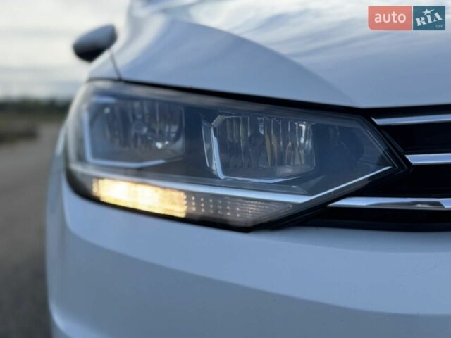 Білий Фольксваген Туран, об'ємом двигуна 2 л та пробігом 206 тис. км за 15300 $, фото 3 на Automoto.ua