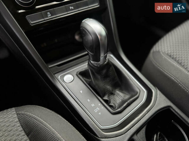 Белый Фольксваген Туран, объемом двигателя 1.97 л и пробегом 199 тыс. км за 15800 $, фото 47 на Automoto.ua