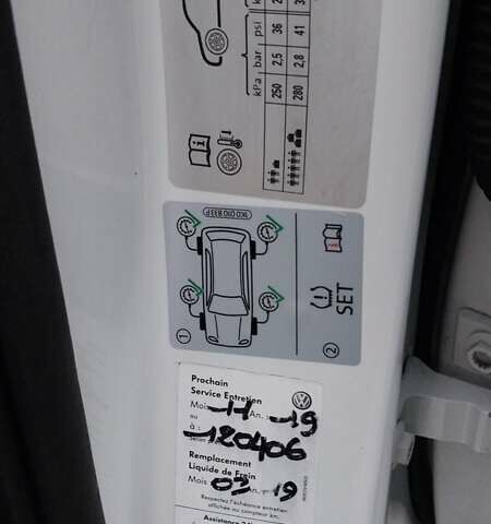 Белый Фольксваген Туран, объемом двигателя 1.97 л и пробегом 313 тыс. км за 13499 $, фото 51 на Automoto.ua