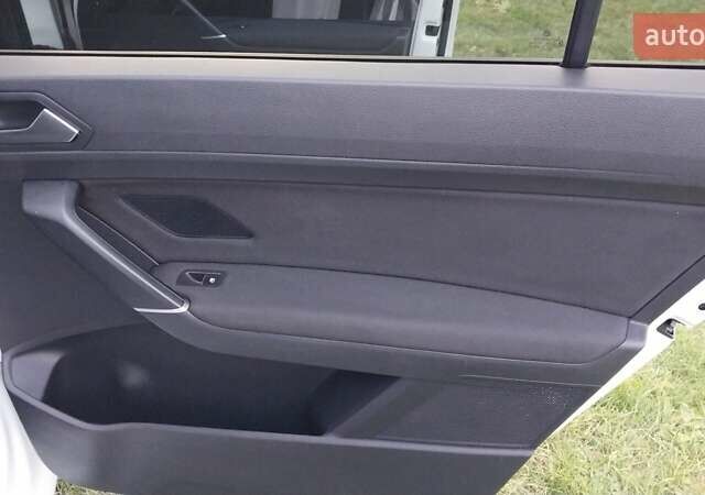 Белый Фольксваген Туран, объемом двигателя 1.97 л и пробегом 313 тыс. км за 13499 $, фото 14 на Automoto.ua