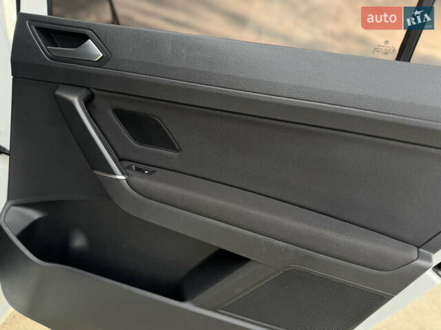 Белый Фольксваген Туран, объемом двигателя 1.97 л и пробегом 199 тыс. км за 15800 $, фото 53 на Automoto.ua