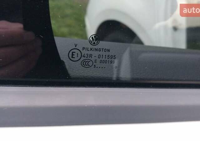 Белый Фольксваген Туран, объемом двигателя 1.97 л и пробегом 313 тыс. км за 13999 $, фото 36 на Automoto.ua