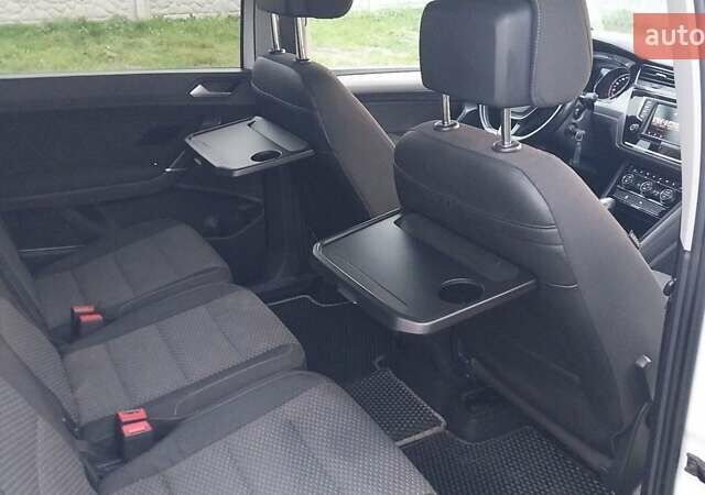 Белый Фольксваген Туран, объемом двигателя 1.97 л и пробегом 313 тыс. км за 13499 $, фото 12 на Automoto.ua