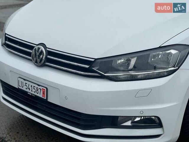 Белый Фольксваген Туран, объемом двигателя 1.4 л и пробегом 159 тыс. км за 15700 $, фото 3 на Automoto.ua