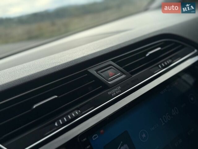 Білий Фольксваген Туран, об'ємом двигуна 2 л та пробігом 206 тис. км за 15300 $, фото 22 на Automoto.ua