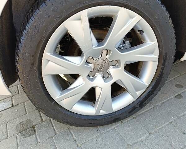 Білий Фольксваген Туран, об'ємом двигуна 1.6 л та пробігом 250 тис. км за 13500 $, фото 17 на Automoto.ua