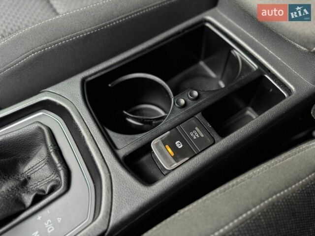 Білий Фольксваген Туран, об'ємом двигуна 2 л та пробігом 206 тис. км за 15300 $, фото 23 на Automoto.ua